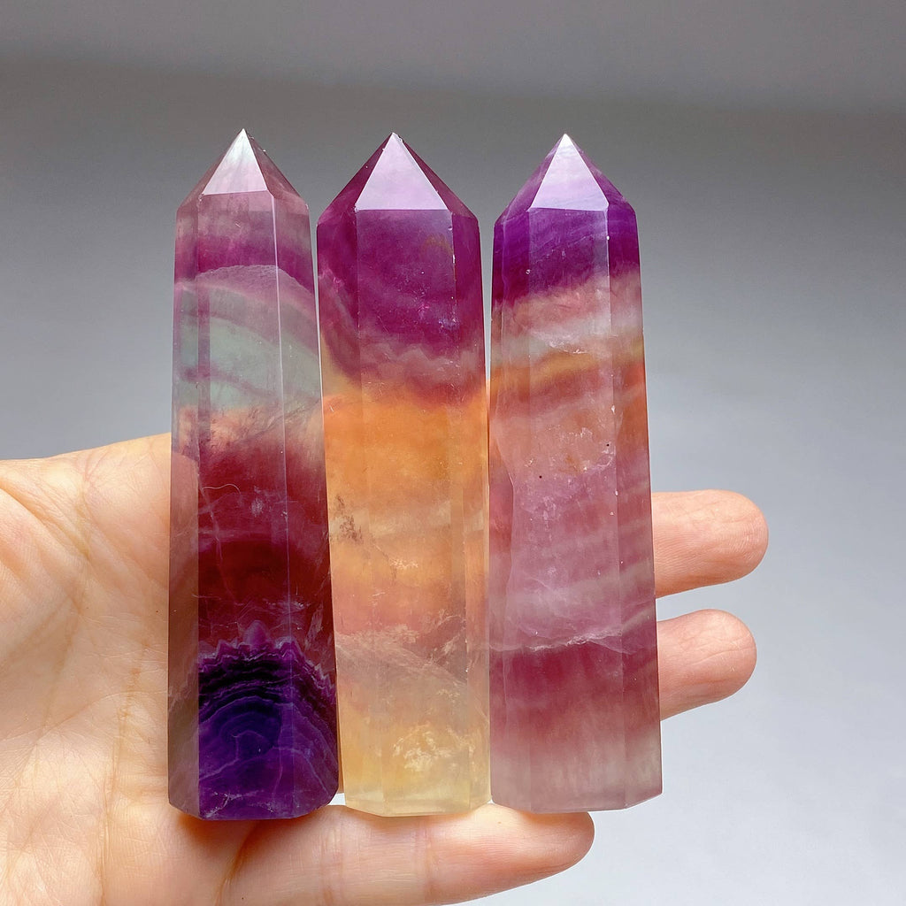 Regenbogen-Fluorit-Obelisk Hell