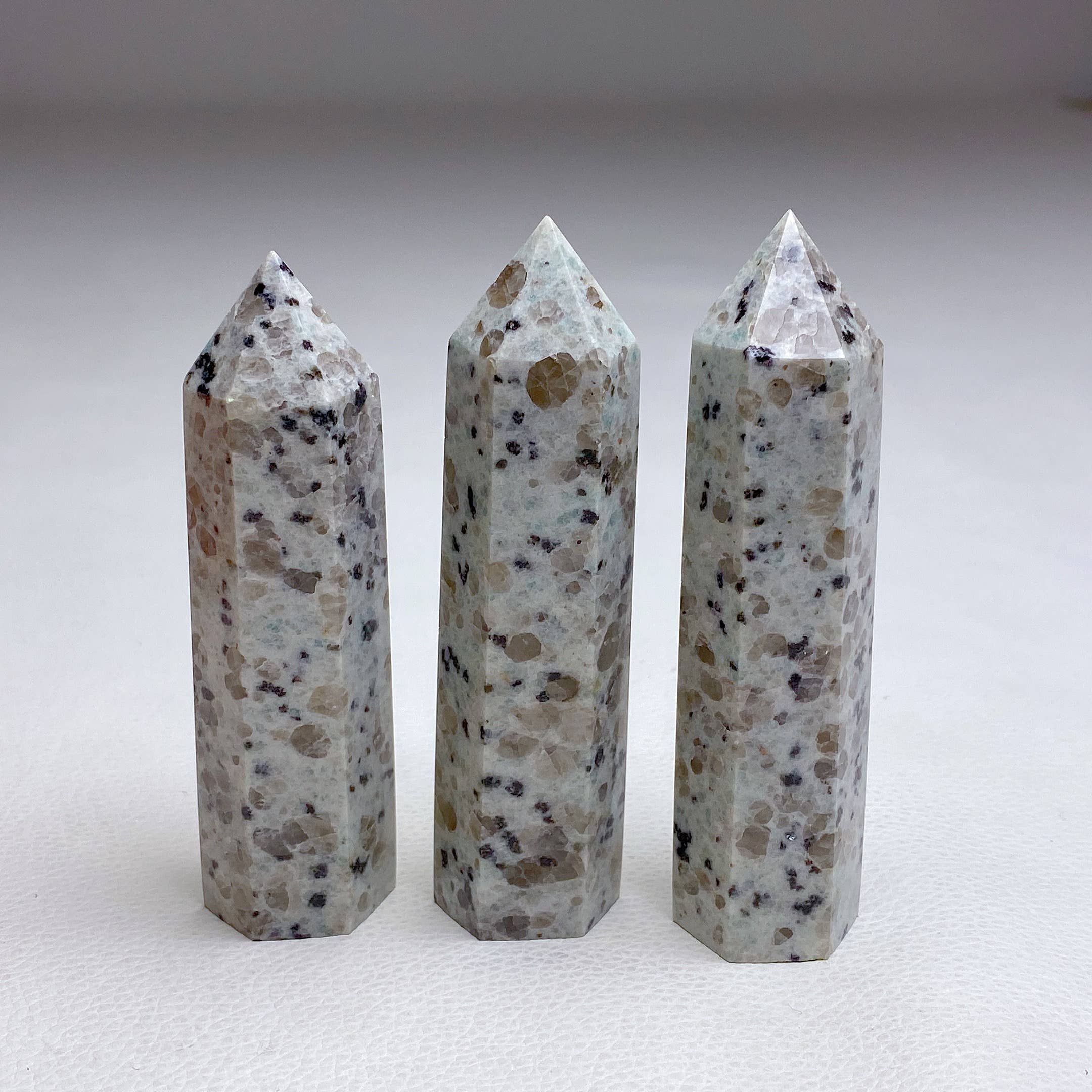 Kiwi-Jaspis Obelisk