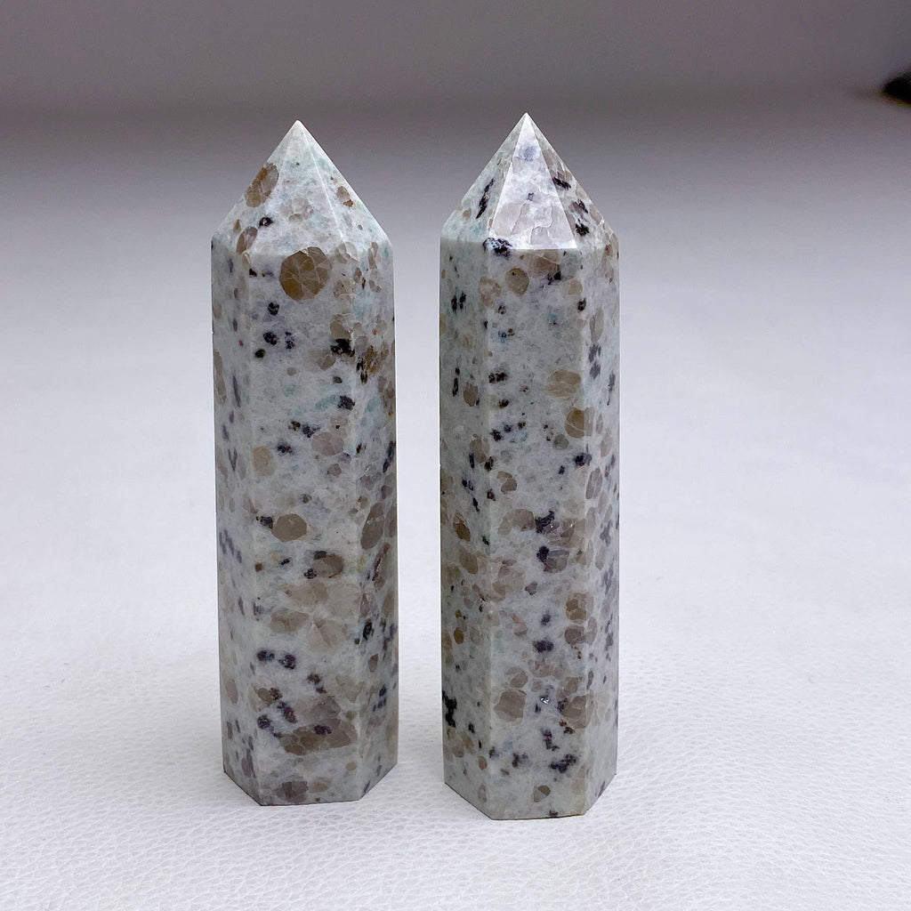 Kiwi-Jaspis Obelisk