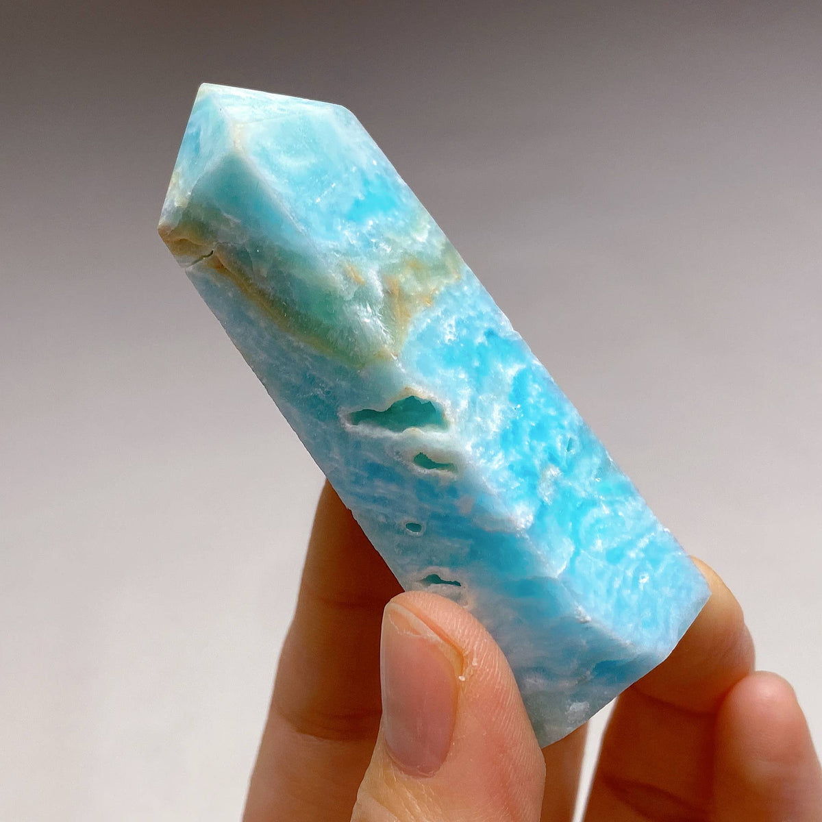 Blauer Aragonit-Obelisk