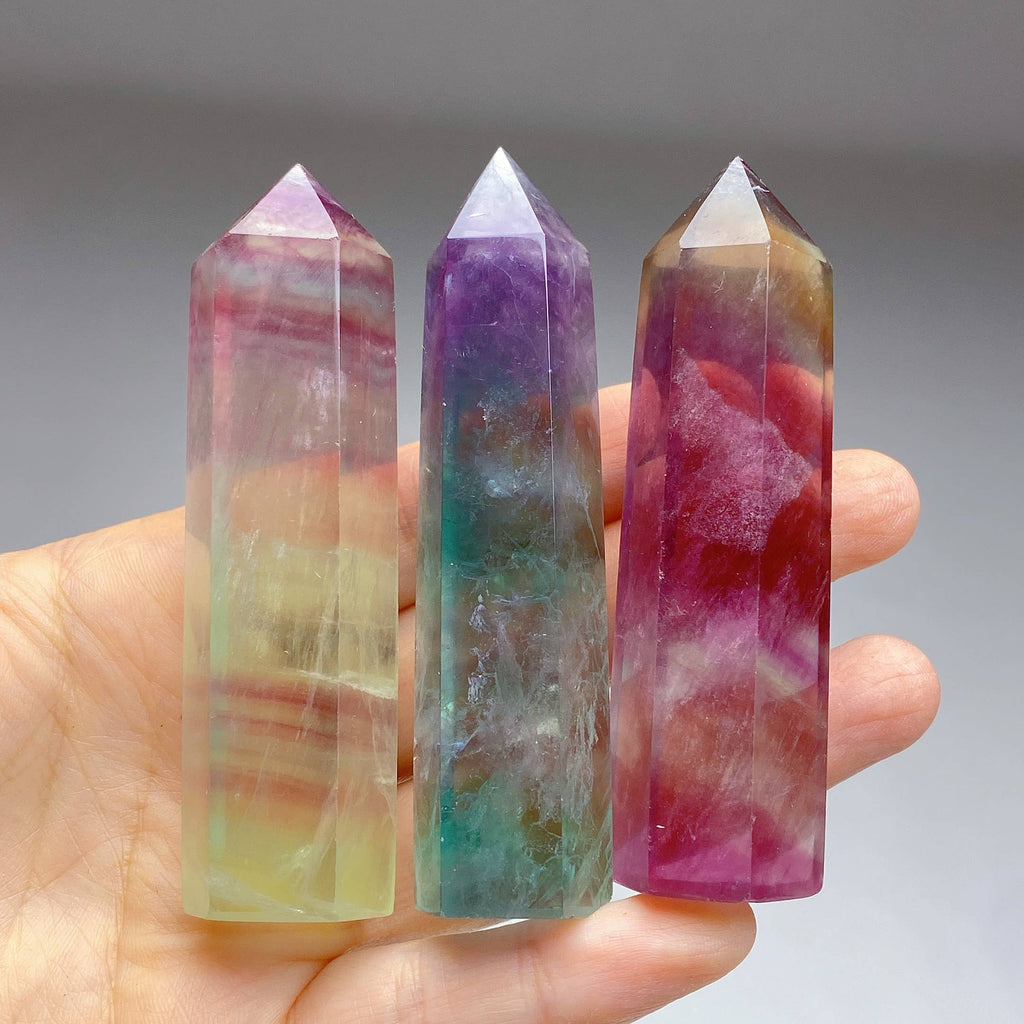Regenbogen-Fluorit-Obelisk Hell