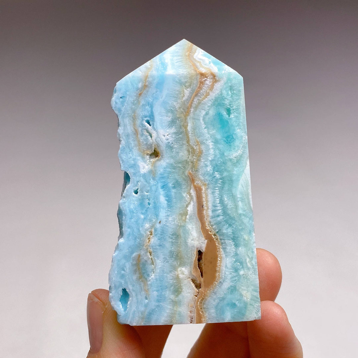 Blauer Aragonit-Obelisk