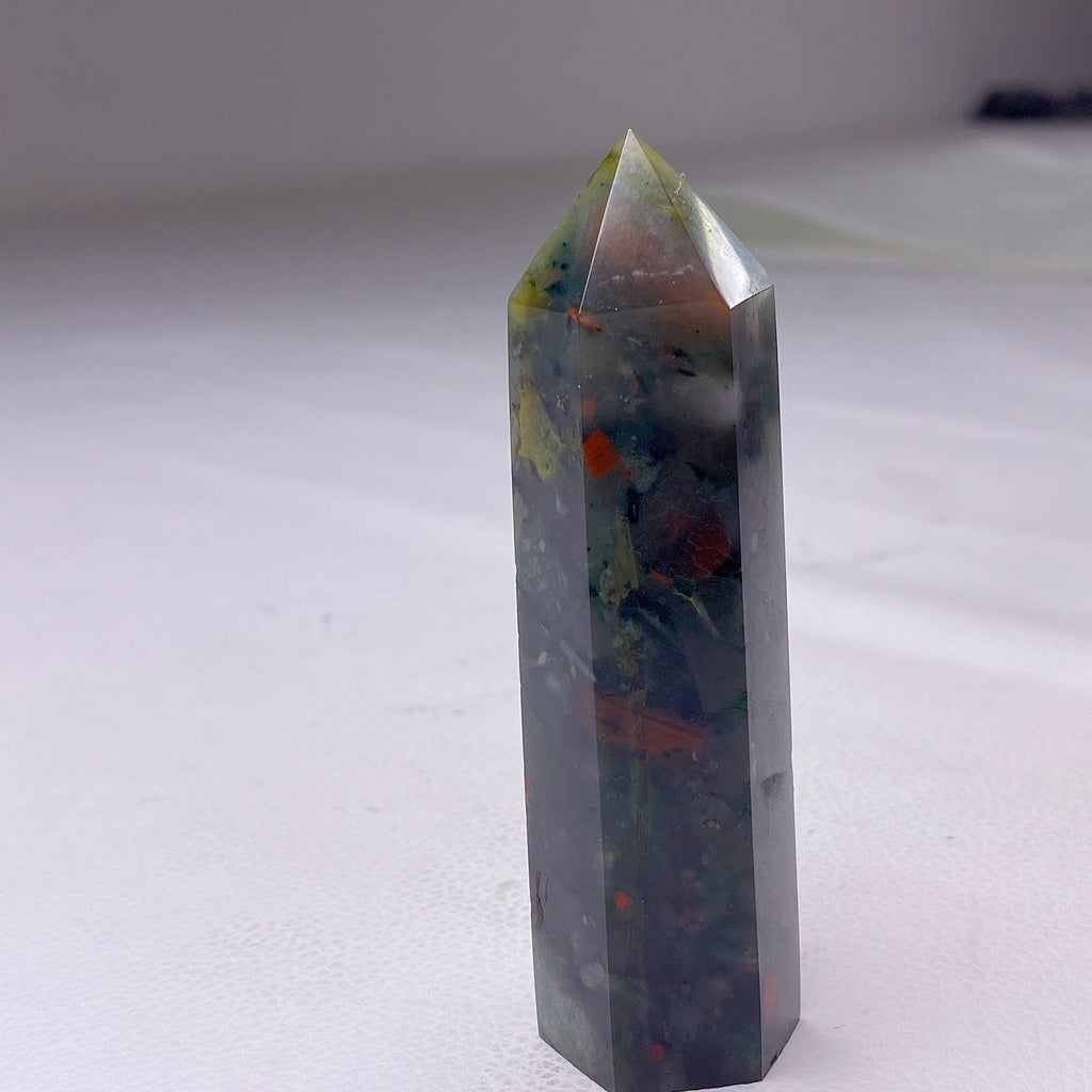Afrikanischer Blutstein-Obelisk