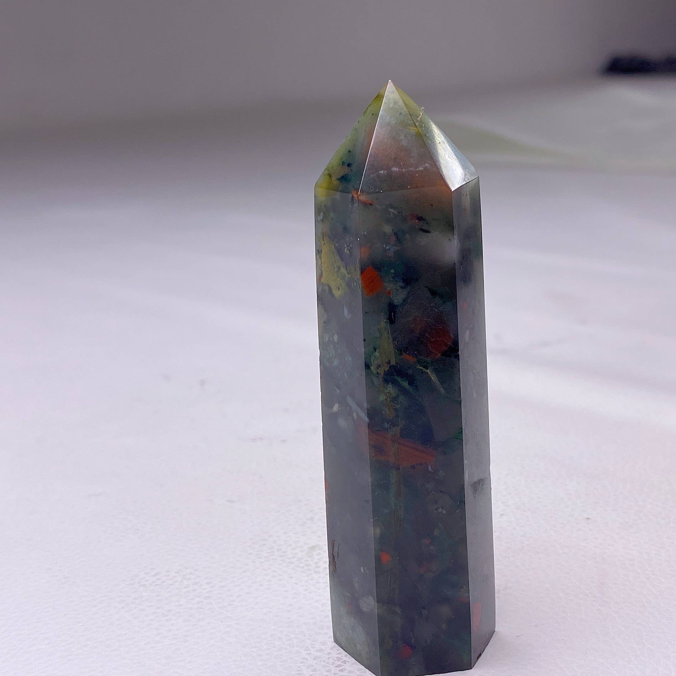 Afrikanischer Blutstein-Obelisk
